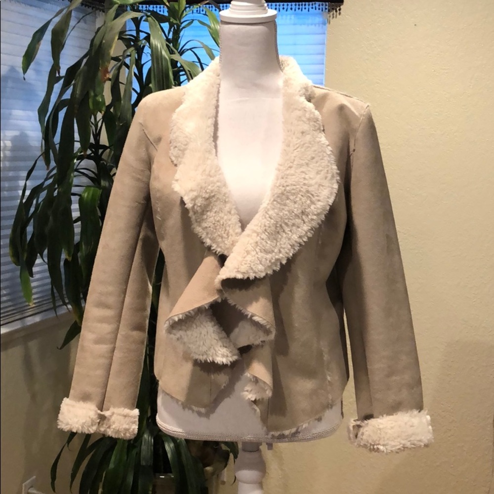 Wool Jacket with 3/4 sleeves.